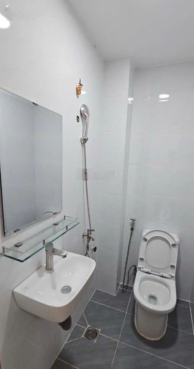 Bán gấp đi định cư - giảm 600tr - Chỉ 3.45 tỷ, Nhà 2 tầng - Nguyễn Văn Nghi - DT 39m2, Hẻm 4m