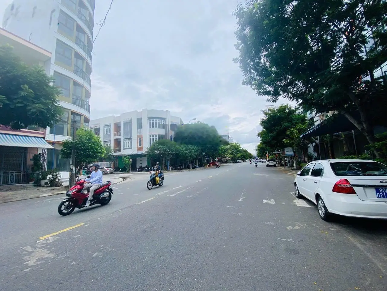 Bán gấp nhà 3 tầng MT đường 15m Trần Nhân Tông, gần Khúc Hạo, Sơn Trà, vị trí KD tốt - Giá rẻ 10 tỷ