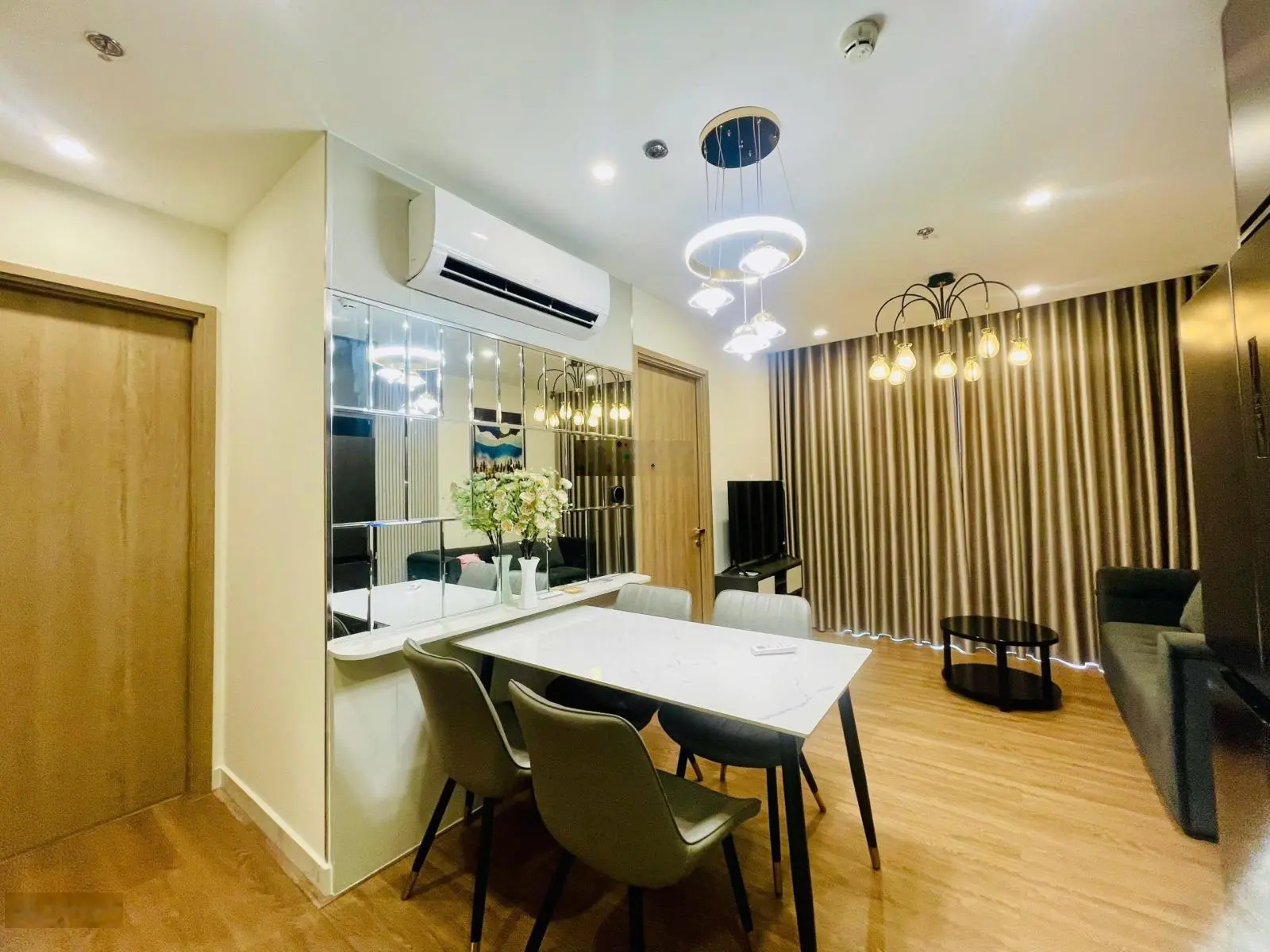 Chỉ 2tỷ85 căn 2 phòng ngủ full nội thất Beverly Solari Vinhomes Quận 9