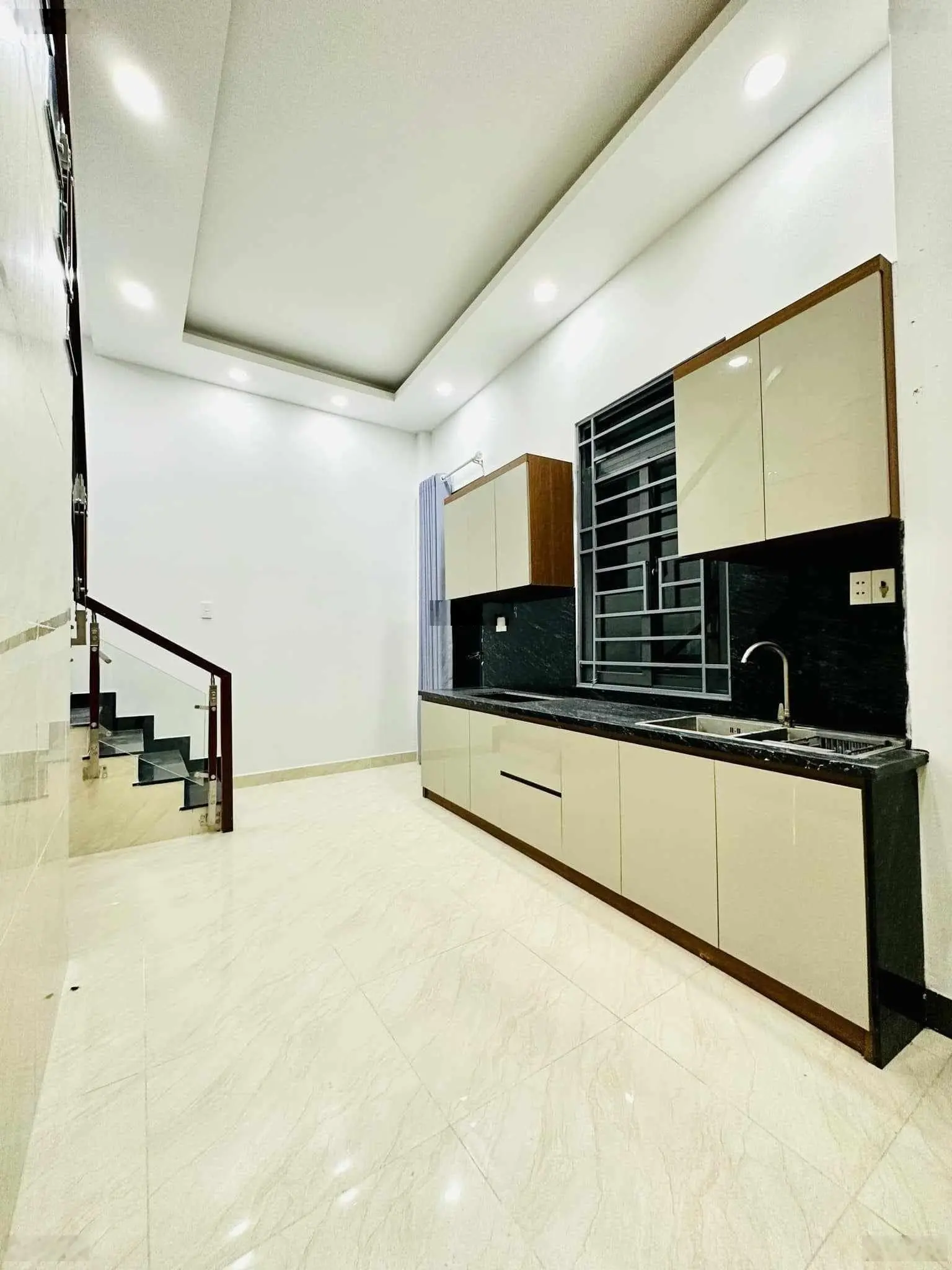 Chủ Cần Tiền Bán Gấp Nhà Nguyễn Trãi Q1 40m2 giá 1T1L 2PN 2WC giá 2tỷ350TL