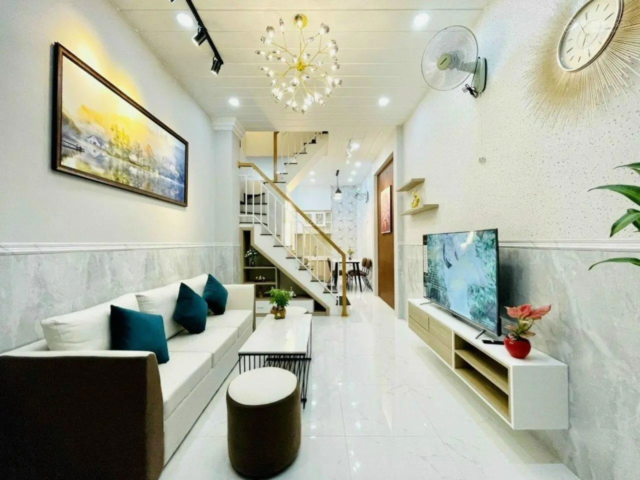 Kẹt tiền cần bán nhà sổ hồng đúc BTCT 1 lầu ,sân thượng-Giá 1.99 tỷ (3,6 x 9m )