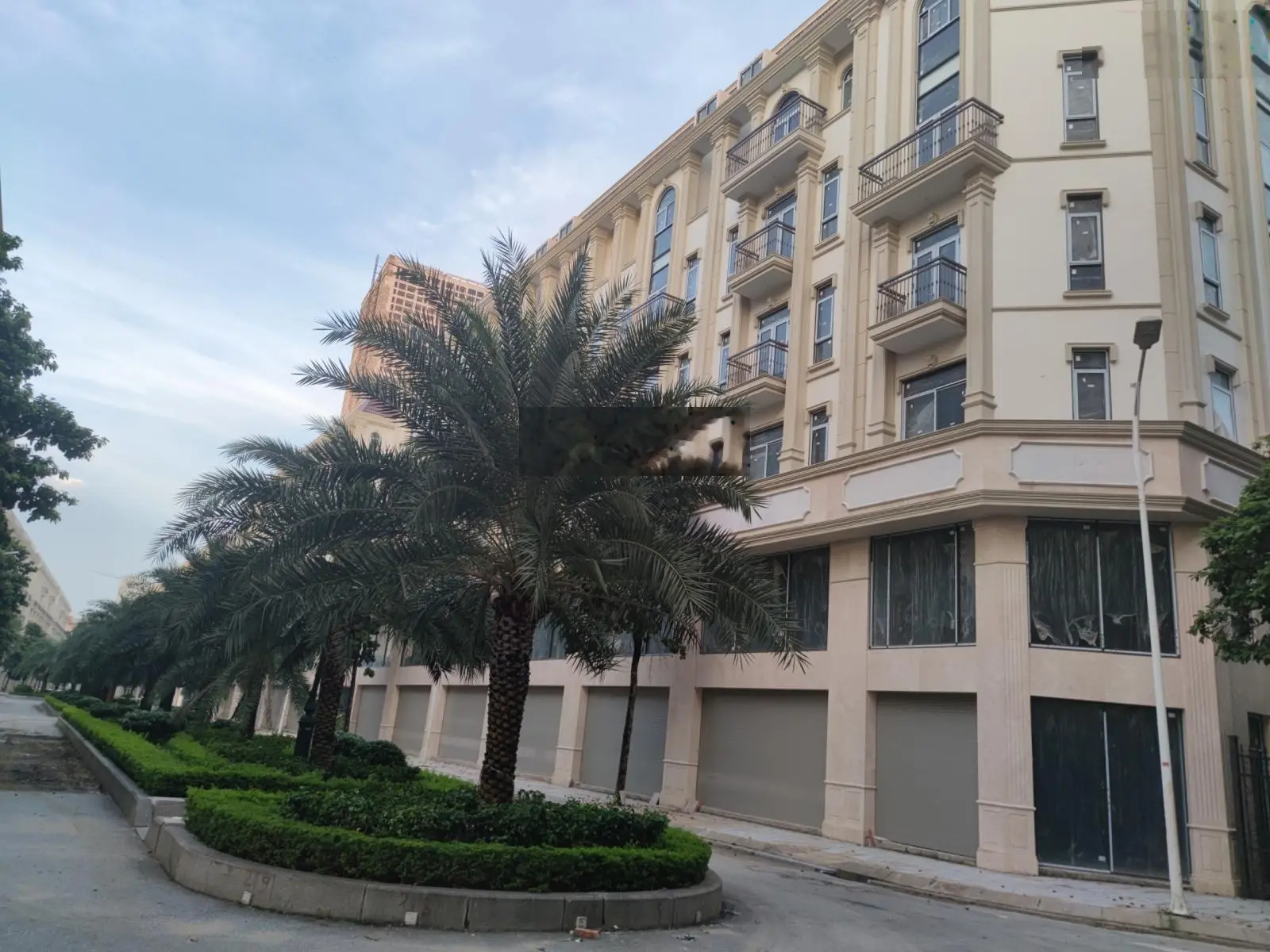 Cần bán căn Him Lam Vạn Phúc 91m2 giá nhỉnh 26 tỷ vị trí đẹp, hướng mát 2 mặt tiền. LH: 0963689896
