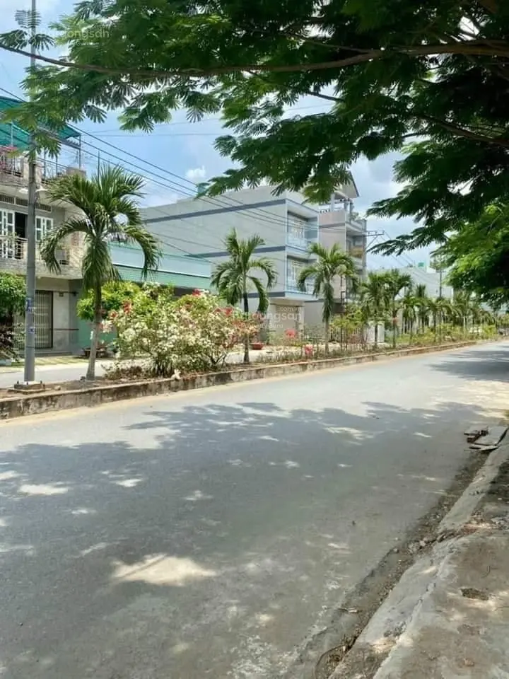 Bán 120m2 KDC 135, đường 11, trung tâm Bến Lức