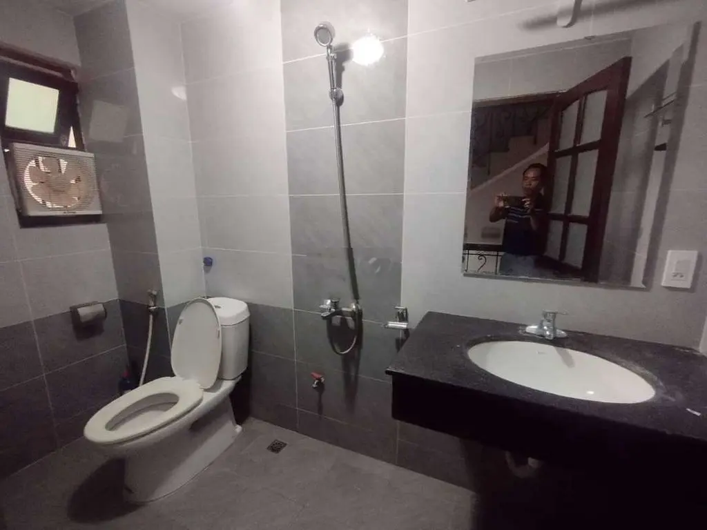 Bán Gấp nhà siêu hiếm Phú Diễn 60m2 x 3 tầng ô tô đỗ cửa ngần hồ vip
