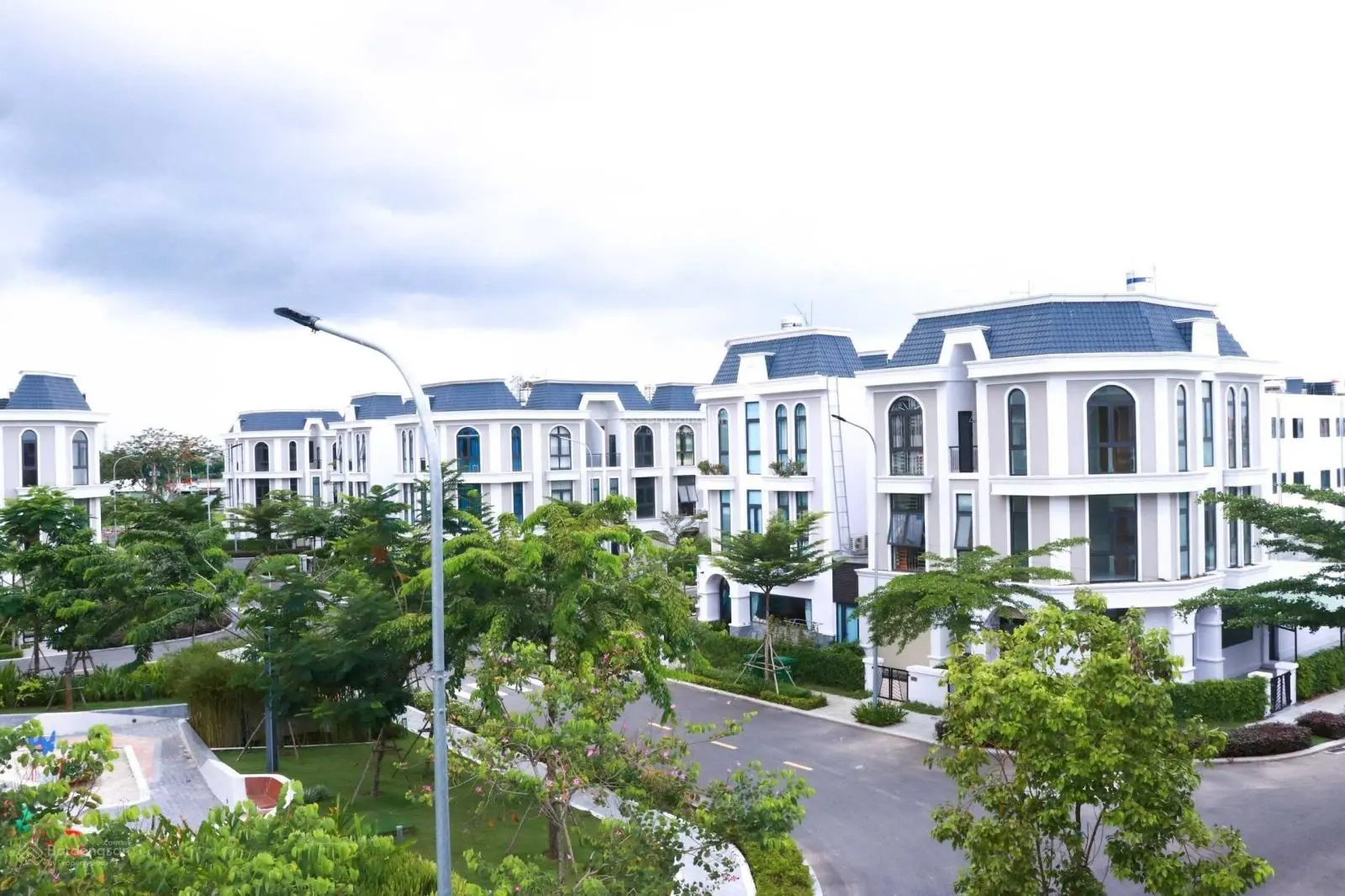 Khách ngộp bán lỗ căn nhà 1 trệt 2 lầu giá 2,7 tỷ. LH 0973 013 ***