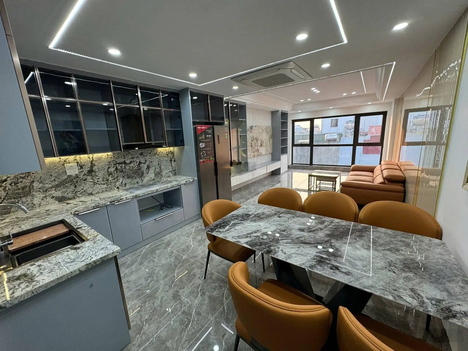 Bán nhà phố Trạm 7 T gara ô tô thang máy 15 tỷ, 45m2 Long Biên, Hà Nội
