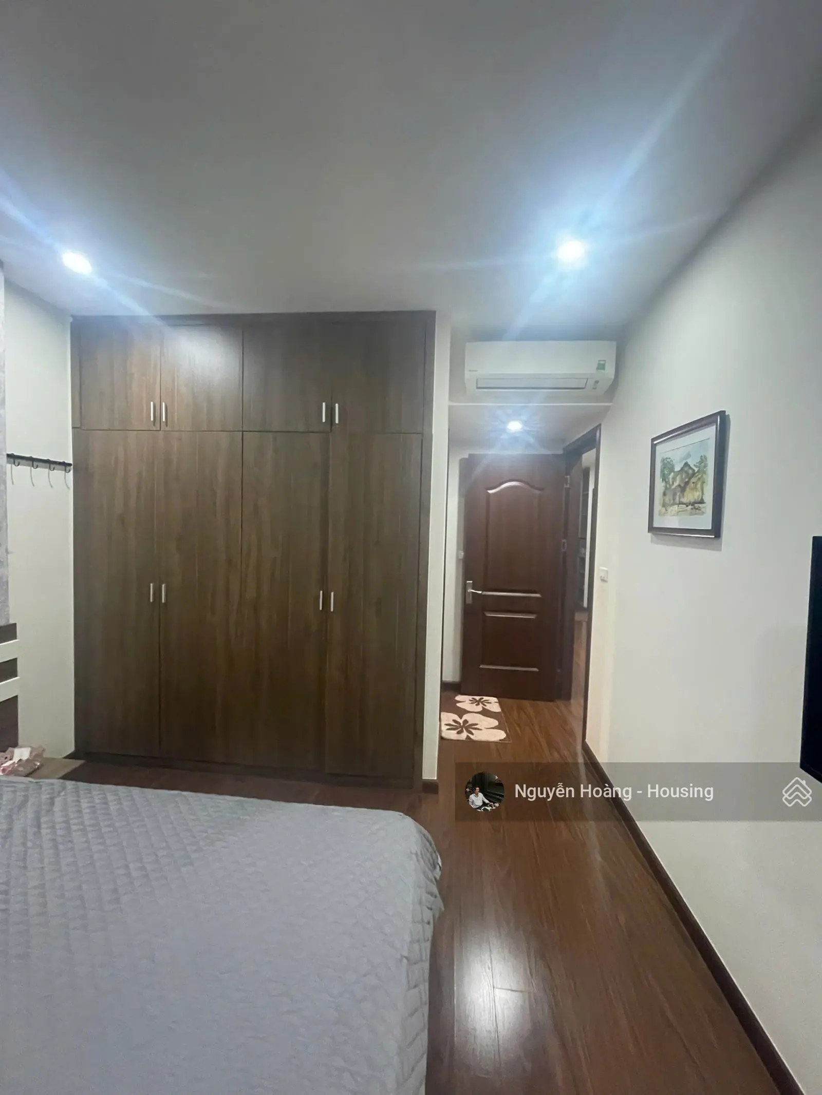 Gia đình tôi cần bán gấp căn 2 ngủ, diện tích 78m2, tầng trung, full nội thất đẹp, giá 5 tỷ, sổ đỏ