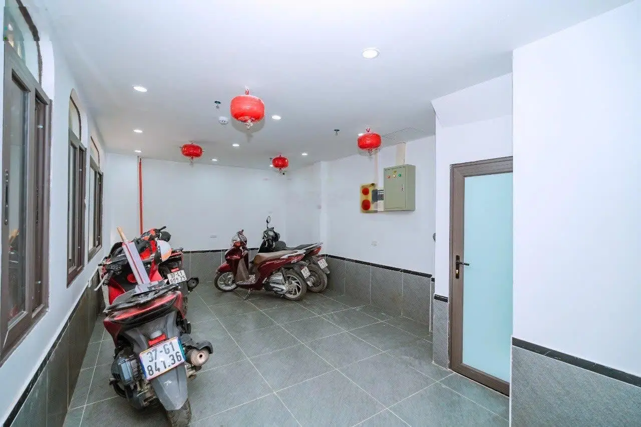Bán nhà 60m2 Dịch Vọng,Cầu Giấy,mặt tiền 12m,dòng tiền 90tr/th,có thang máy, sổ đỏ đep,Giá hơn 15tỷ