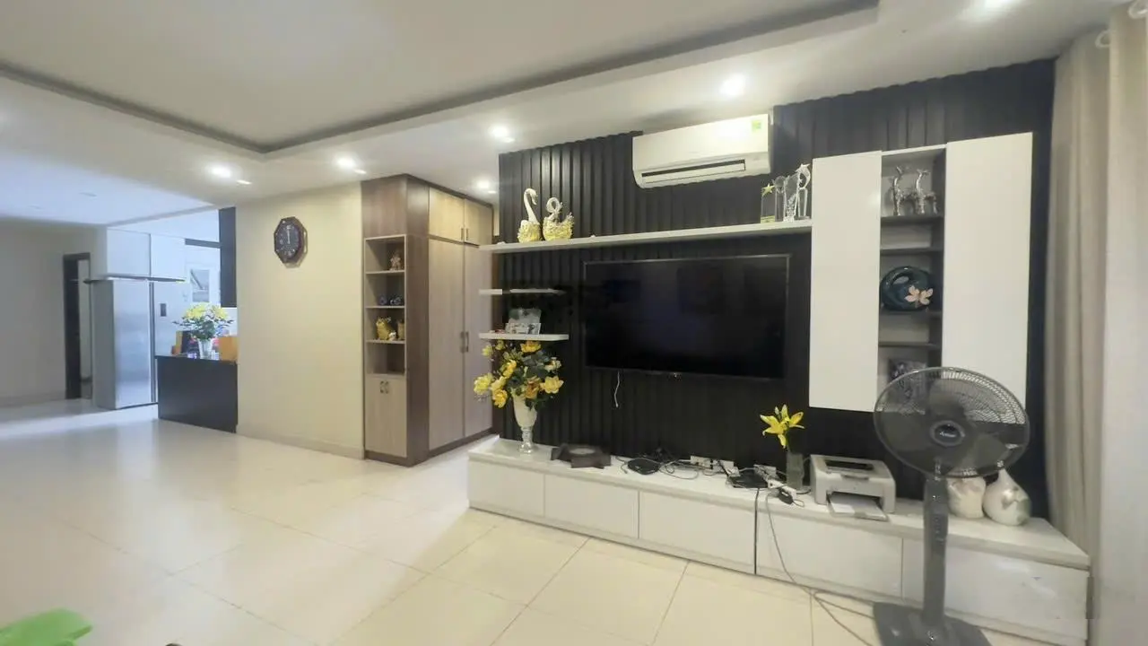 Chính chủ cần bán gấp căn 3 ngủ, FLC Complex Phạm Hùng, DT 131m2, giá 5,36tỷ, sẵn sổ đỏ full NT