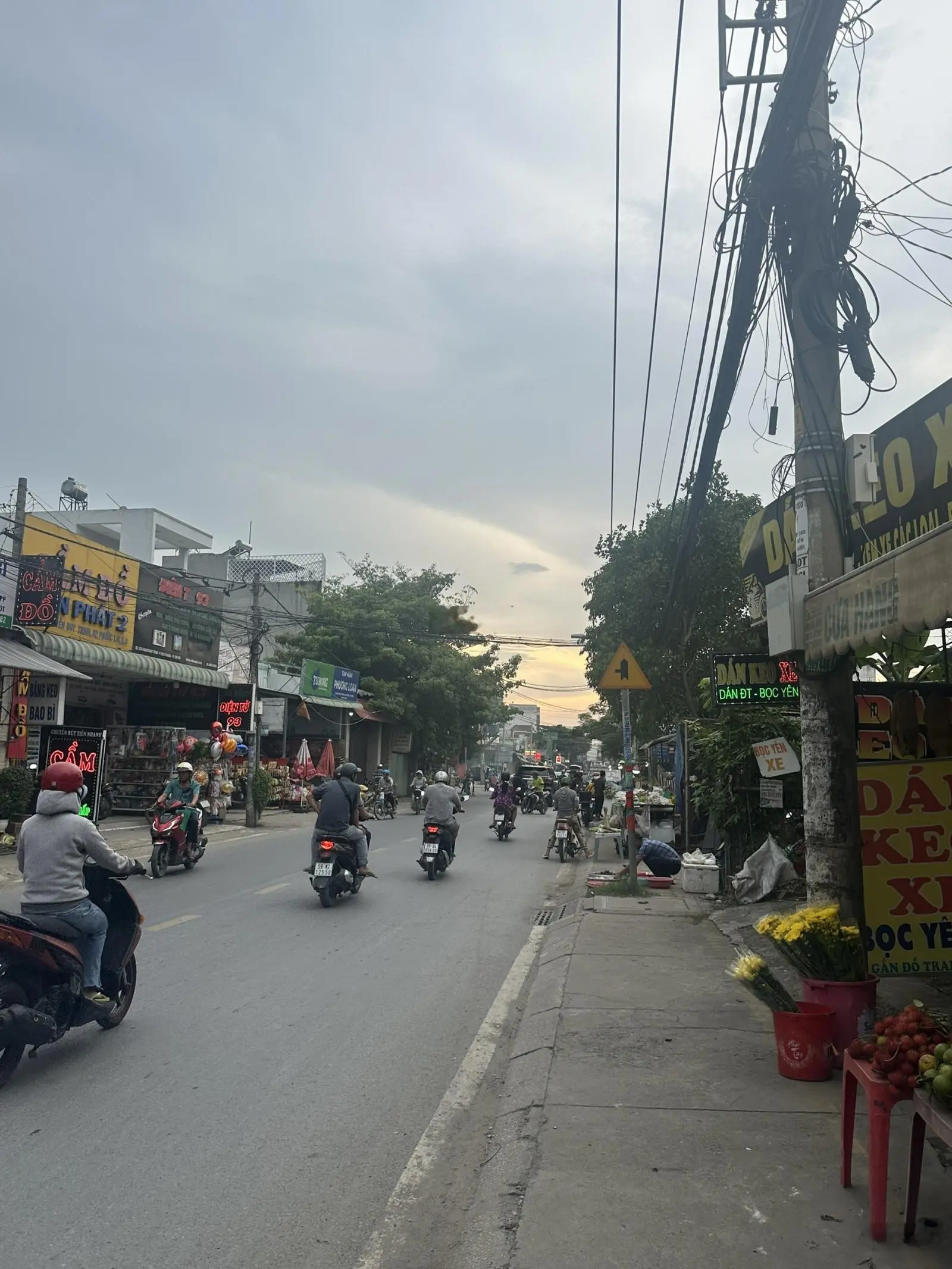 Bán nhà MT Nguyễn Duy Trinh, nhà 4 tầng, DT 6,6mx25m,hoàn công,đang cho thuê 30tr, giá 15,5 tỷ TL