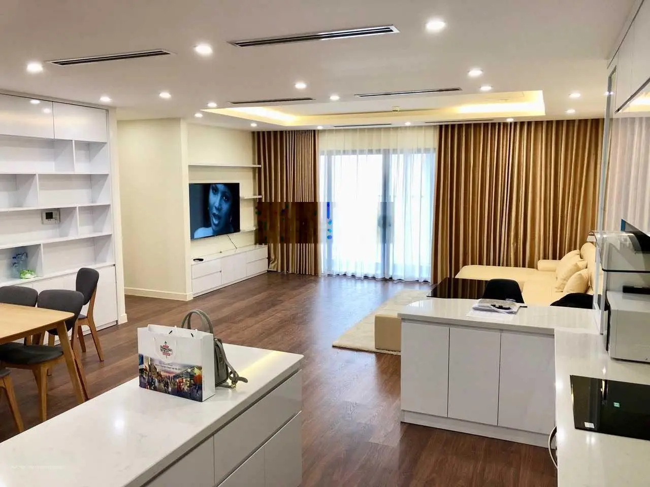 Giá thật! 3PN, 2WC, 100m2, BC Đông Nam, chỉ 7,5 tỷ. Nhà đẹp, tầng trung. Lh: 0343,202.831