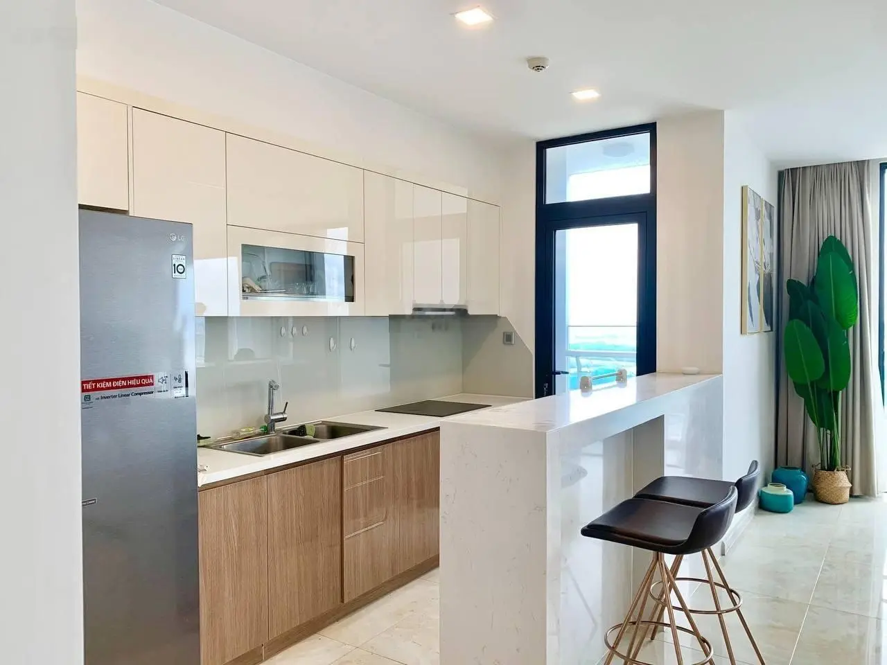 Sang sổ liền tay cần bán nhanh căn hộ Vinhomes Golden River 2PN 9,8 tỷ 79m2