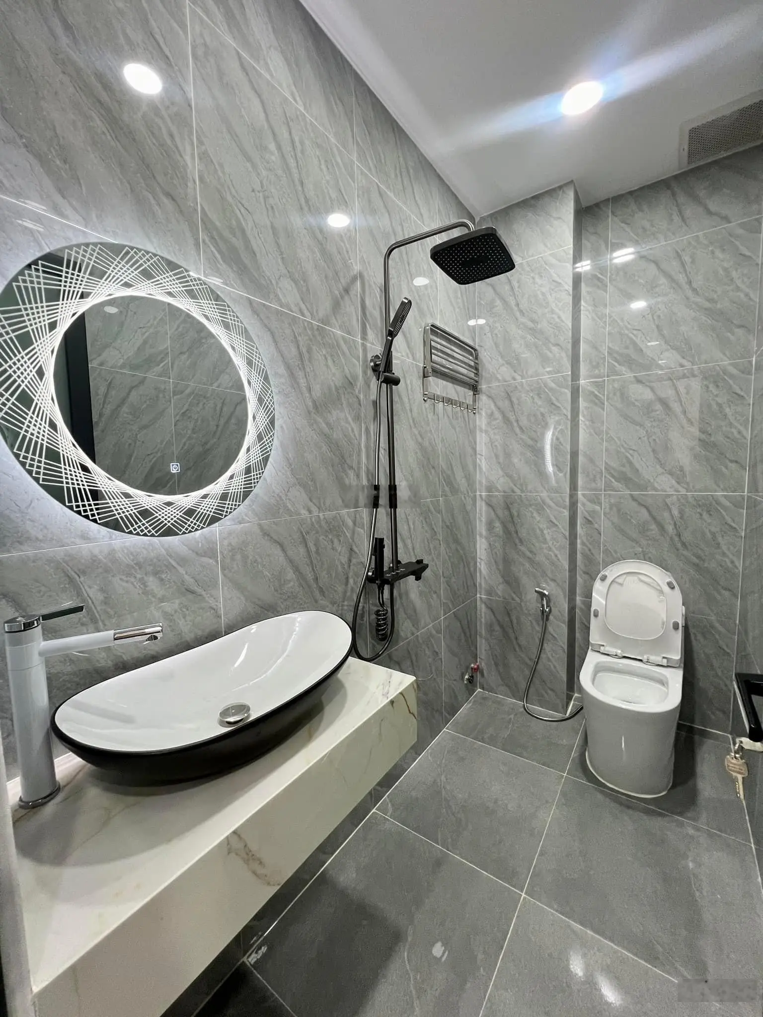 Nhà xây mới hxh 12m điện nước âm 4tầng 4pn 5wc 4x14m Thới An Q12 cách 500m tới Gò Vấp