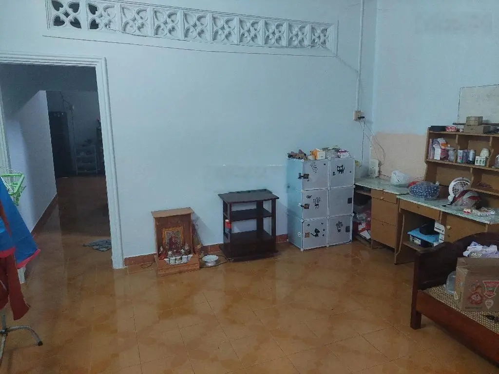 Bán đất tặng nhà , 160m2 , ngang khủng gần 10m, lã xuân oai . chỉ 6 tỷ 3