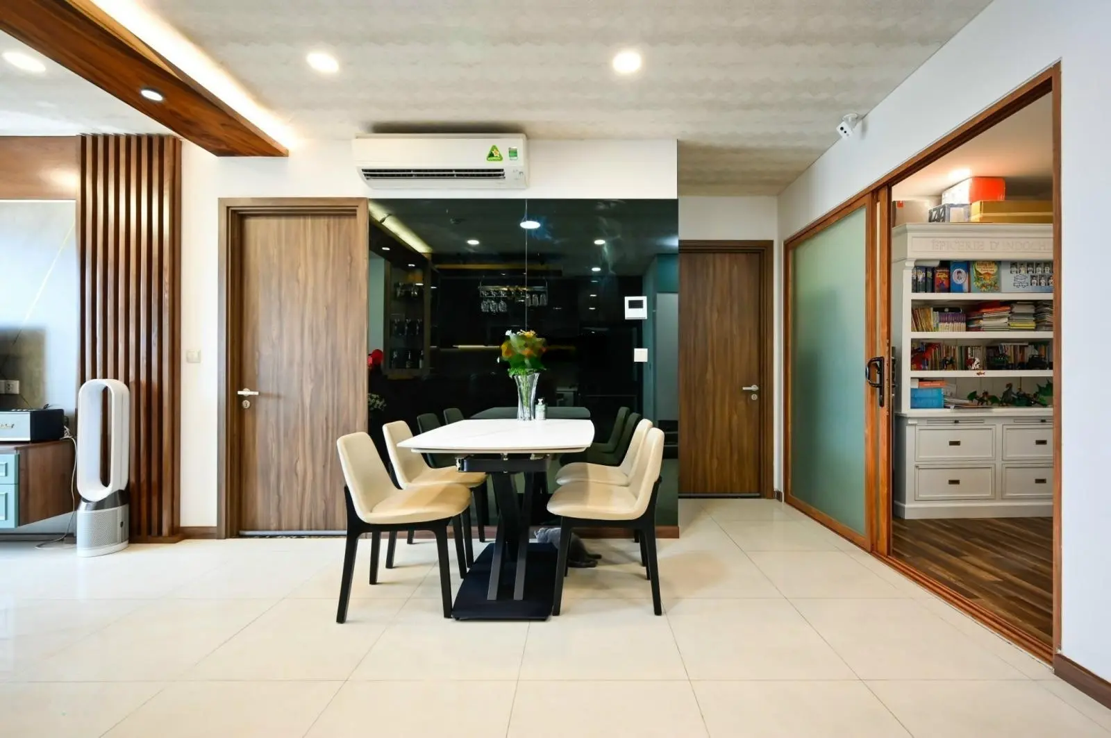 Chủ nhà cần tiền gấp bán nhanh căn Âu Cơ Tower 3 phòng ngủ chỉ 3.2 tỷ, sổ hồng. LH: 0933 813 ***