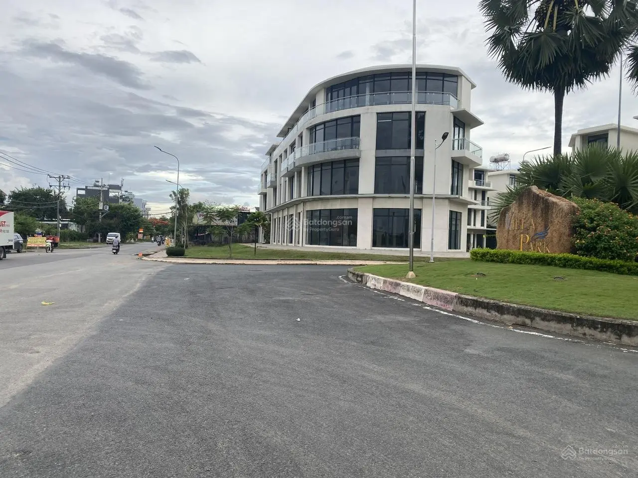 Nhà mới ở ngay sân xe hơi rộng full nội thất 1 tỷ đường Bưng Ông Thoàn, Phú Hữu, Thủ Đức