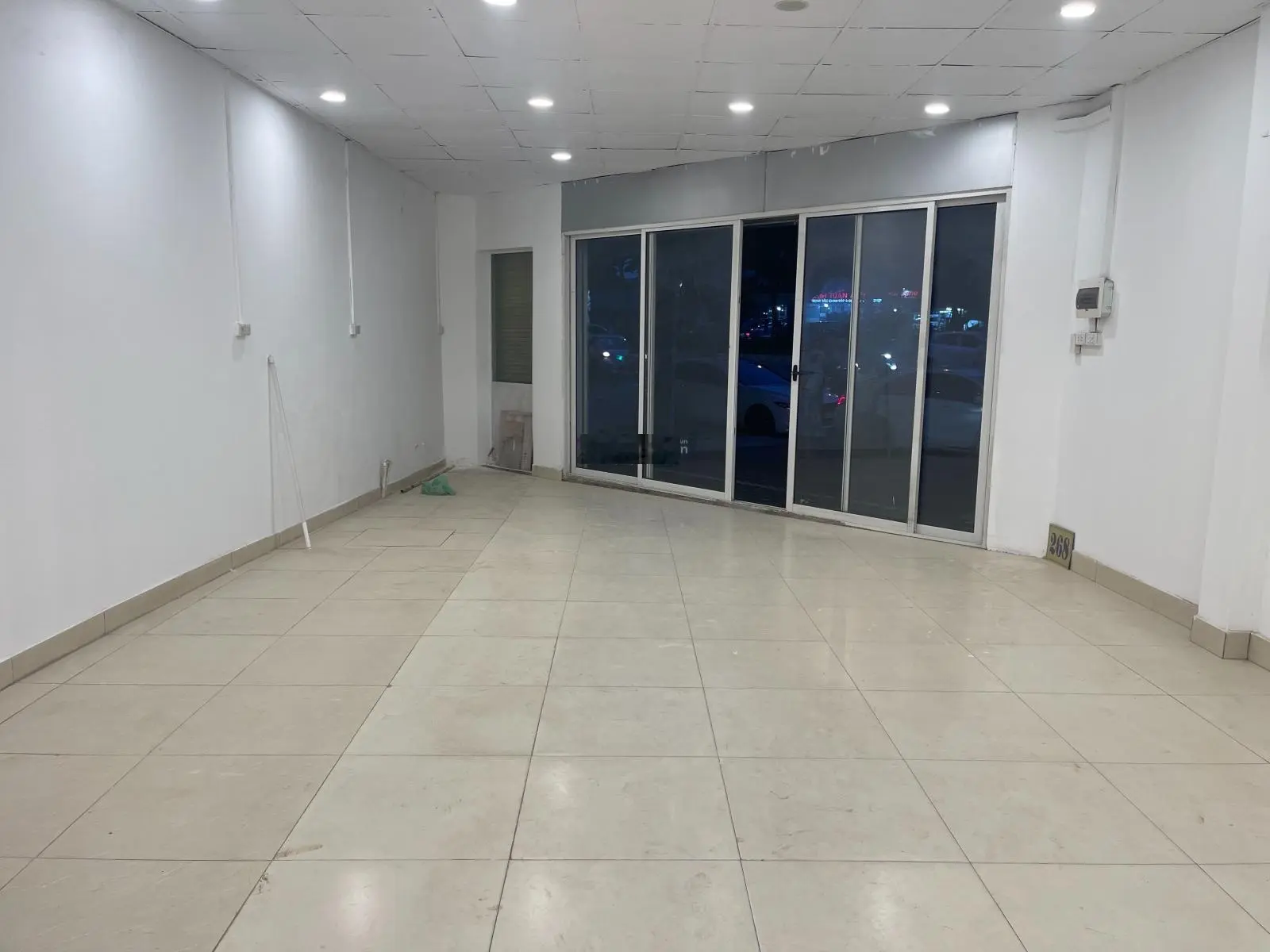 Bán nhà mặt phố Võ Chí Công, mặt tiền rộng gần 8m, vị trí đẹp kinh doanh tốt, xây building đẳng cấp