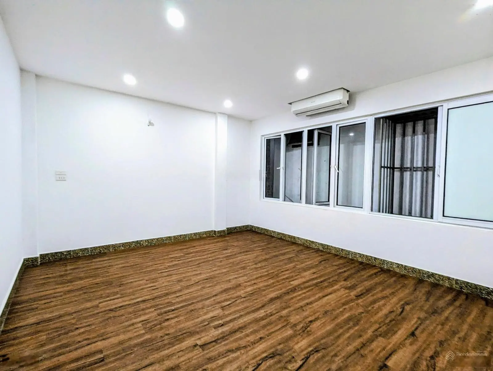 Khách mua nhà dòng tiền - doanh thu 20 - 25tr/ tháng - giá rẻ Đống Đa - 6.65 tỷ