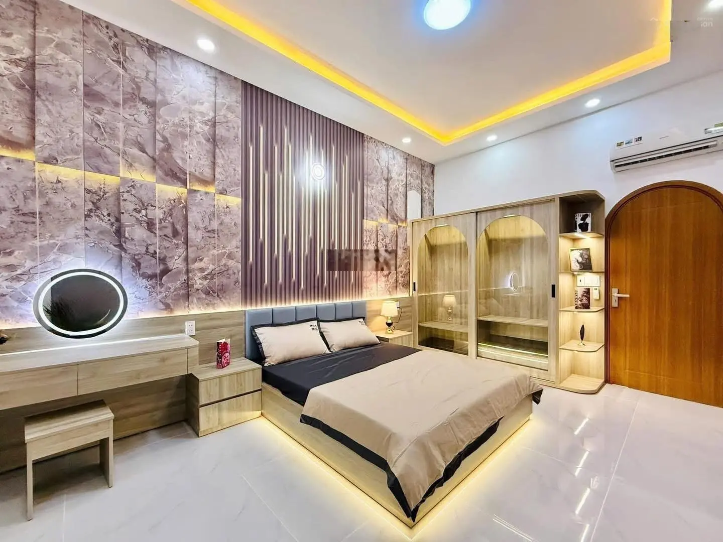 Cần bán gấp nhà đẹp tại Ni Sư Huỳnh Liên phường 10 quận Tân Bình, 73m2 SHR
