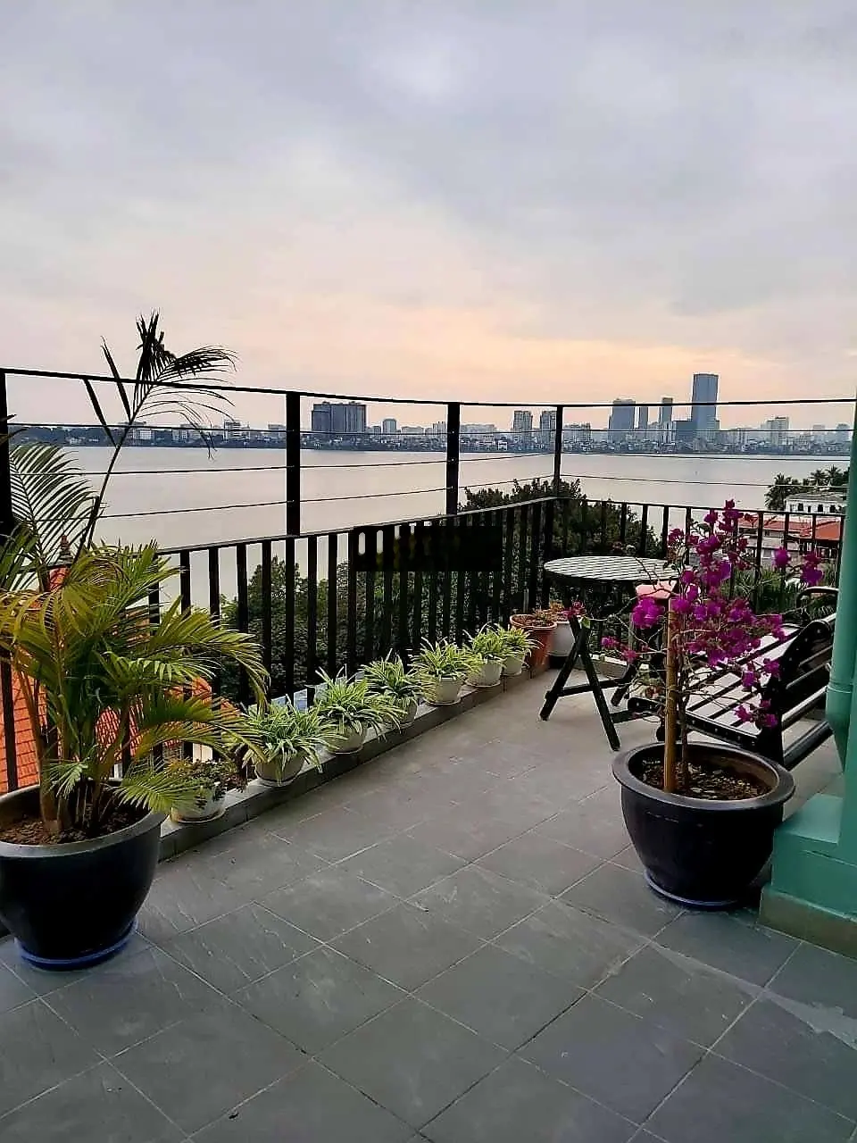 Bán tòa Apartment Đặng Thai Mai - 95m2 x 9T Thang máy - MT 10m - Lô góc hướng TN