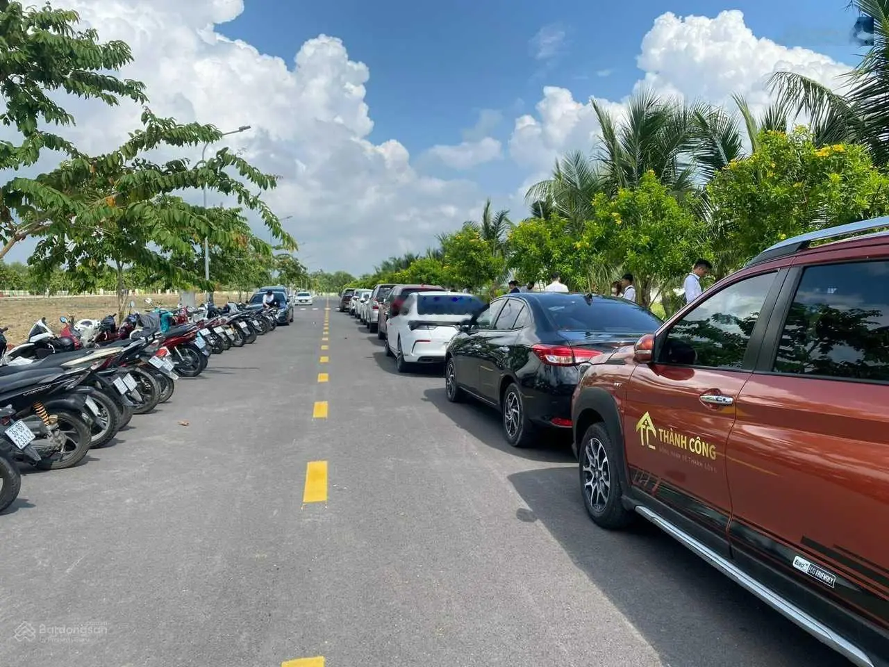 Bán đất nền nhà phố số hồng riêng, ngay trung tâm Đức Hòa Long An giá rẻ