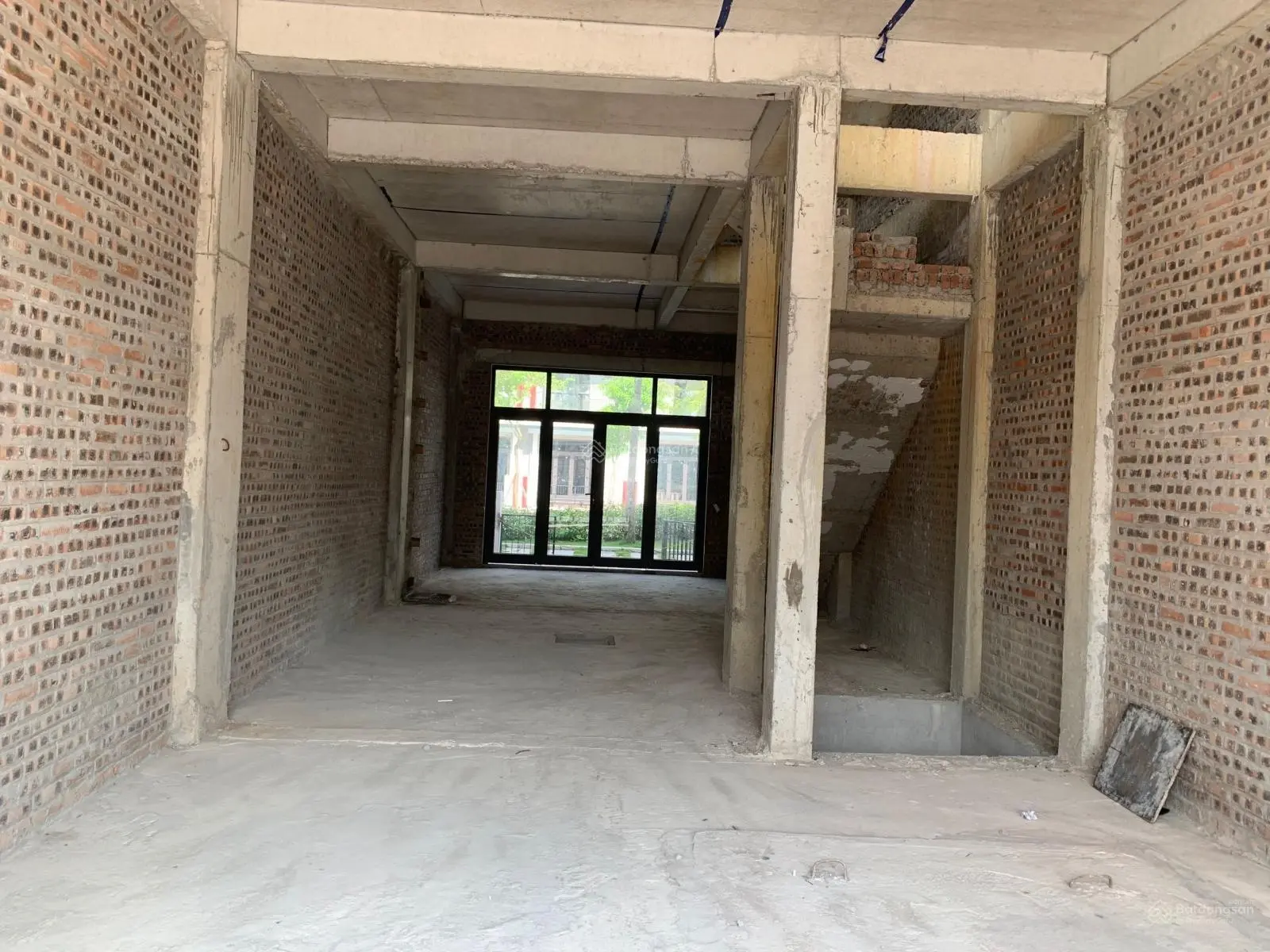 32 Tỷ có căn góc 150m2, 560m2 sử dụng, mặt tiền 5 mét, mặt phố Đức Giang rộng 20 mét. 0919185809