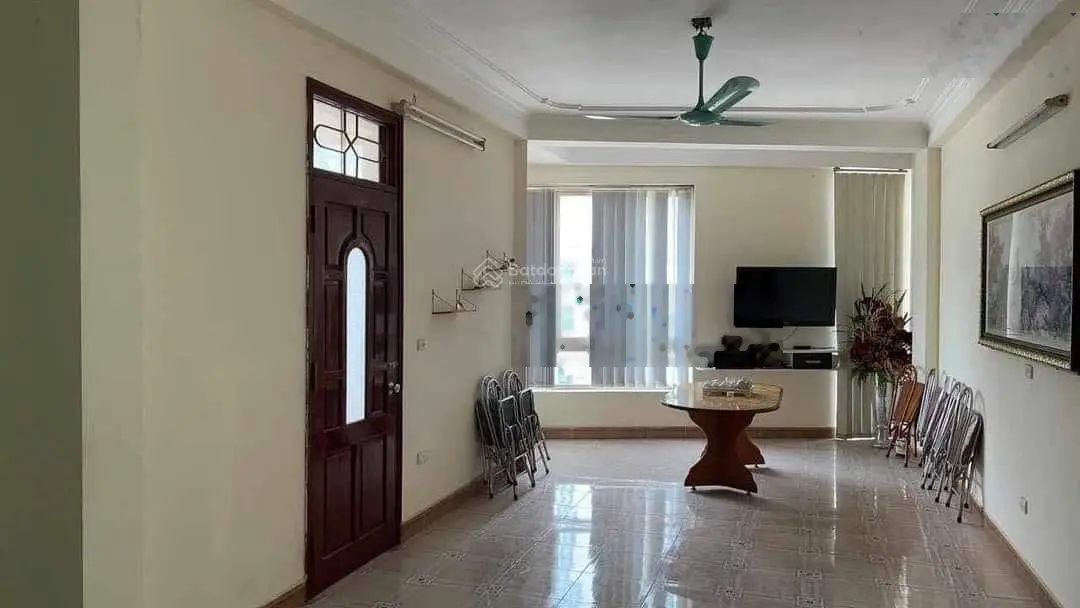 Bán nhà mặt phố Đường Láng, Đống Đa. Diện tích 74m2, giá 14,8 tỷ