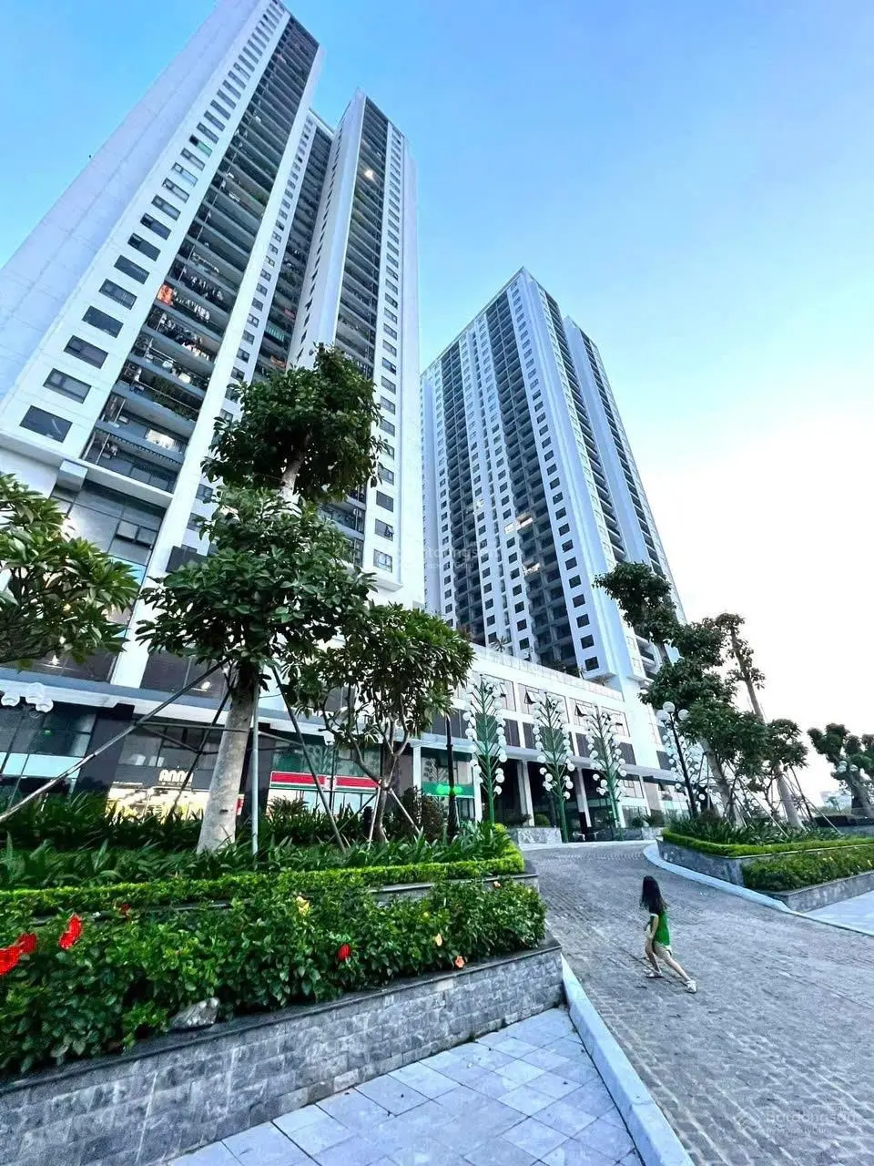 Chính chủ bán gấp căn 69,9m2 căn 2PN tòa Thăng Long Capital An Khánh, full đồ vào ở ngay