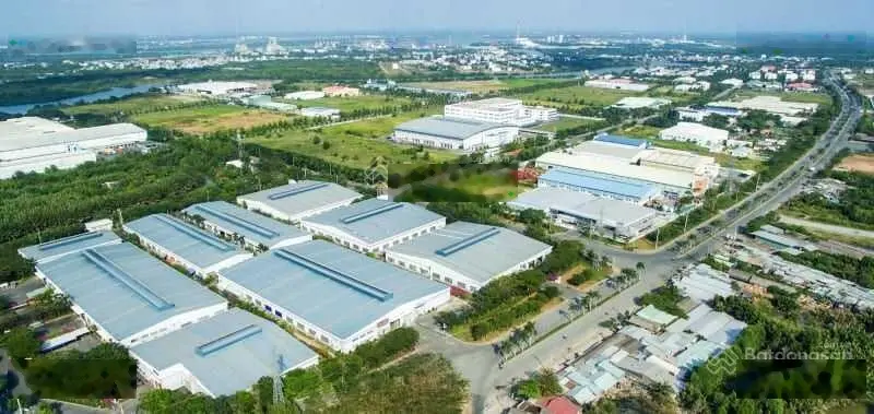 Bán nhà xưởng tại Gia Lâm, diện tích đất: 4.000m2 đất, có 3000m2 nhà xưởng và văn phòng. Giá cực rẻ