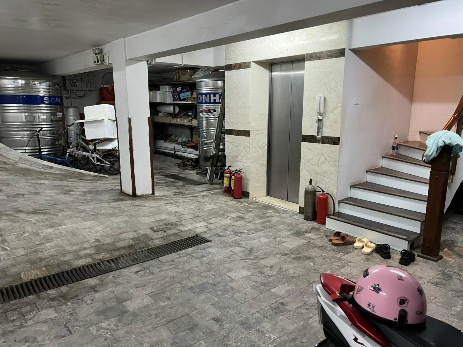 Bán biệt thự KĐT Yên Hòa - Lão Thành Cách Mạng. DT 170m2, MT 10m. Xây 5 tầng - 1 hầm. Thang máy