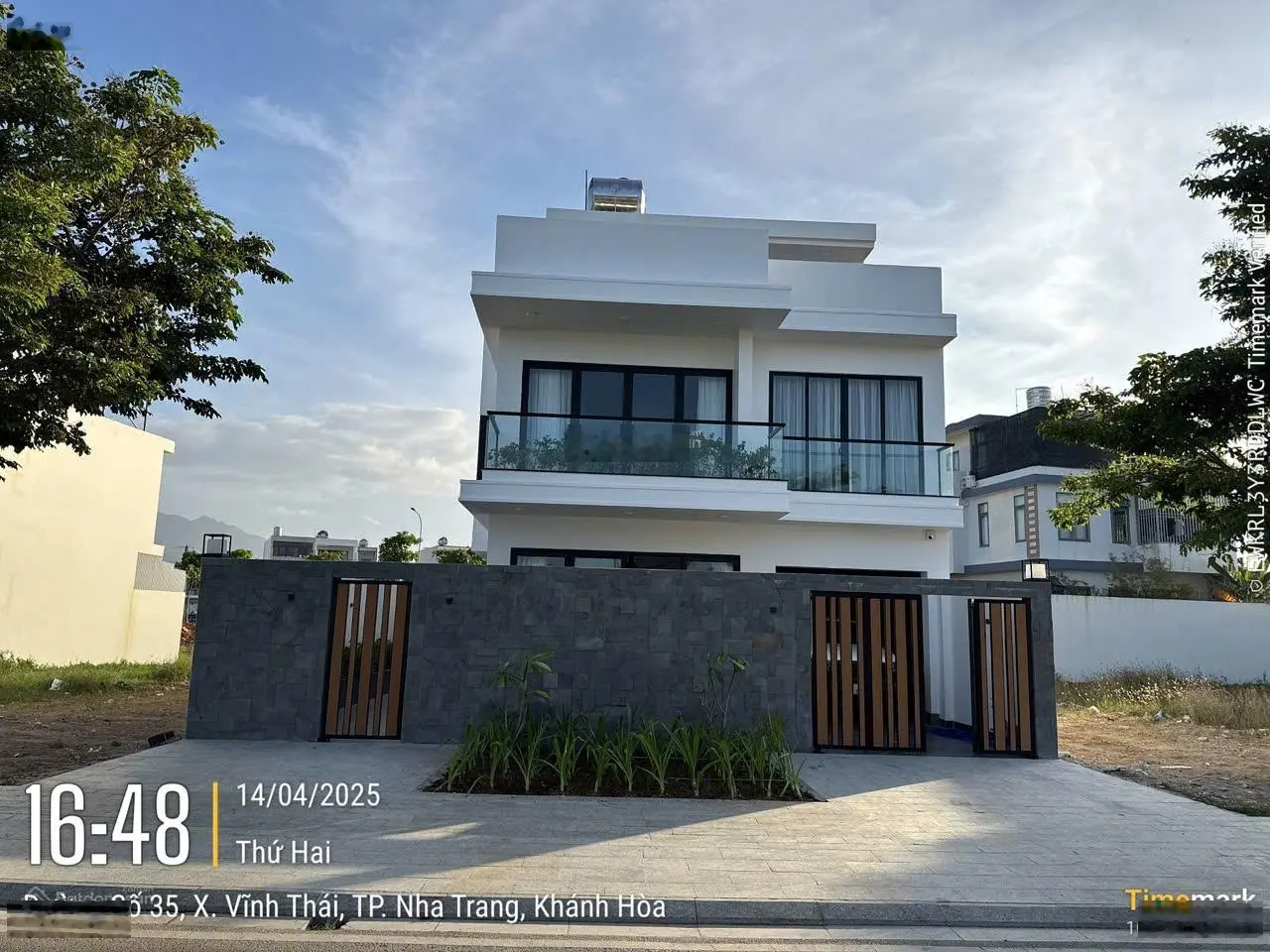 Căn biệt thự mới đường 27m Gói 7 KĐT Mỹ Gia. 216m2 ngang 10m, bao toàn bộ thuế phí sang nhượng