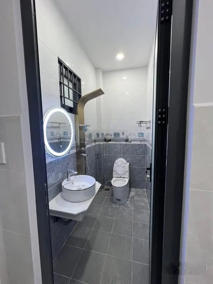 Bán nhà 3 Lầu gần AEON Bình Dương Gía Cực Rẻ Chỉ 2ty450