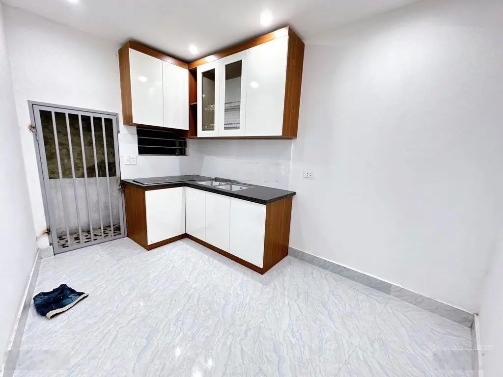 Ngõ 193 Phú Diễn, 58m2, 7 tầng, thang máy, 12p khép kín, full nội thất. Luôn full người thuê