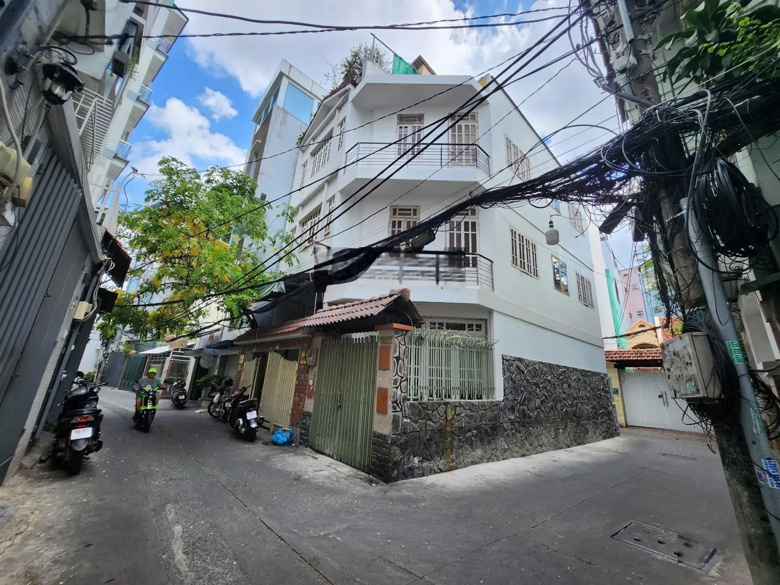 Mua bán nhà quận 4, 3 tầng hoàn công, 2 mặt tiền hẻm thông xe hơi, trục đường lớn Khánh Hội!
