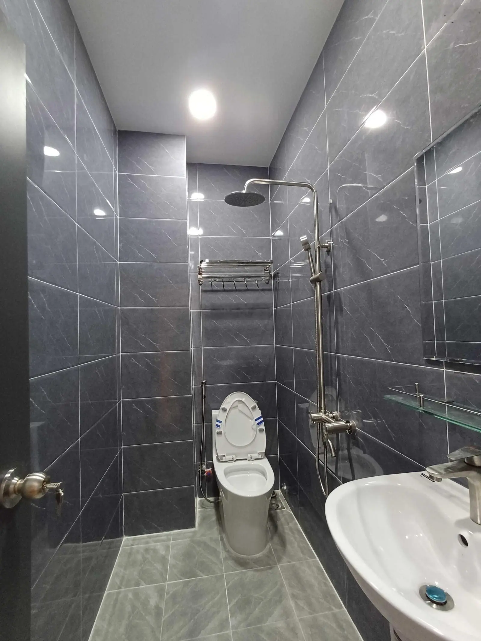 5.6 tỷ - nhà 1 trệt 1 lửng 3 lầu - Khu phân lô dự án - Thạnh Lộc 43 - phường Thạnh Lộc - Q12 - HCM