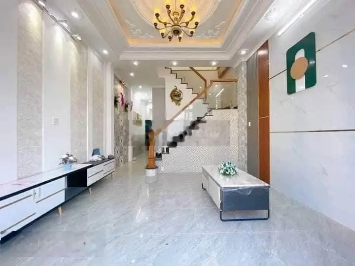 Chủ kẹt tiền bán nhà 64m2,1 trệt 2 lầu,890tr,SHR,hậu giang,p6,Quận 6,LH Hùng 0775069709