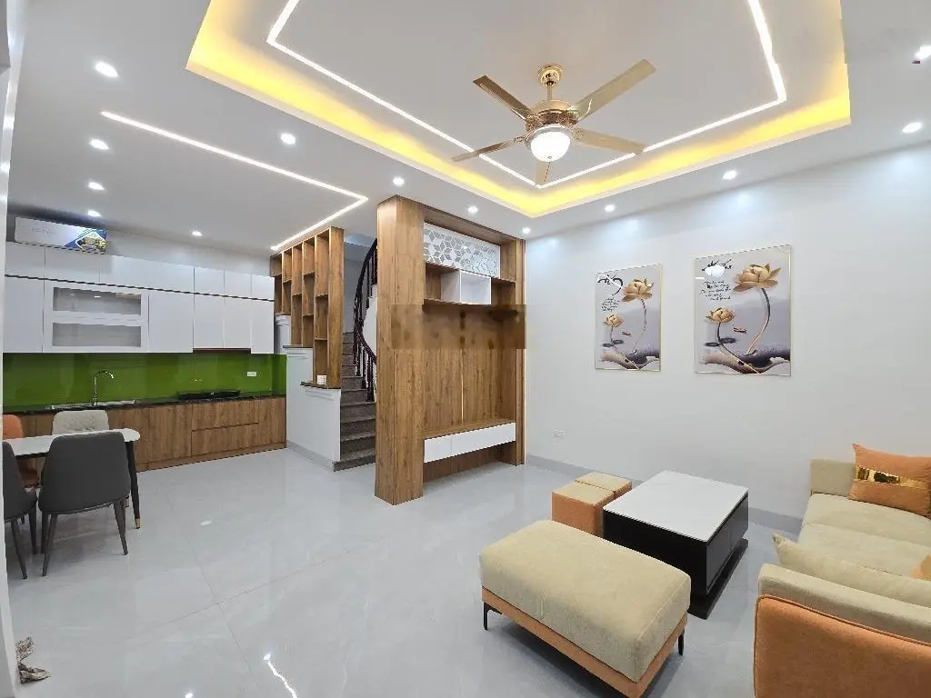 Bán nhà Giải Phóng, Hoàng Mai, nhà mới đi bộ ra bến xe nước ngầm, 4T mới, 40m2, 7.2 tỷ