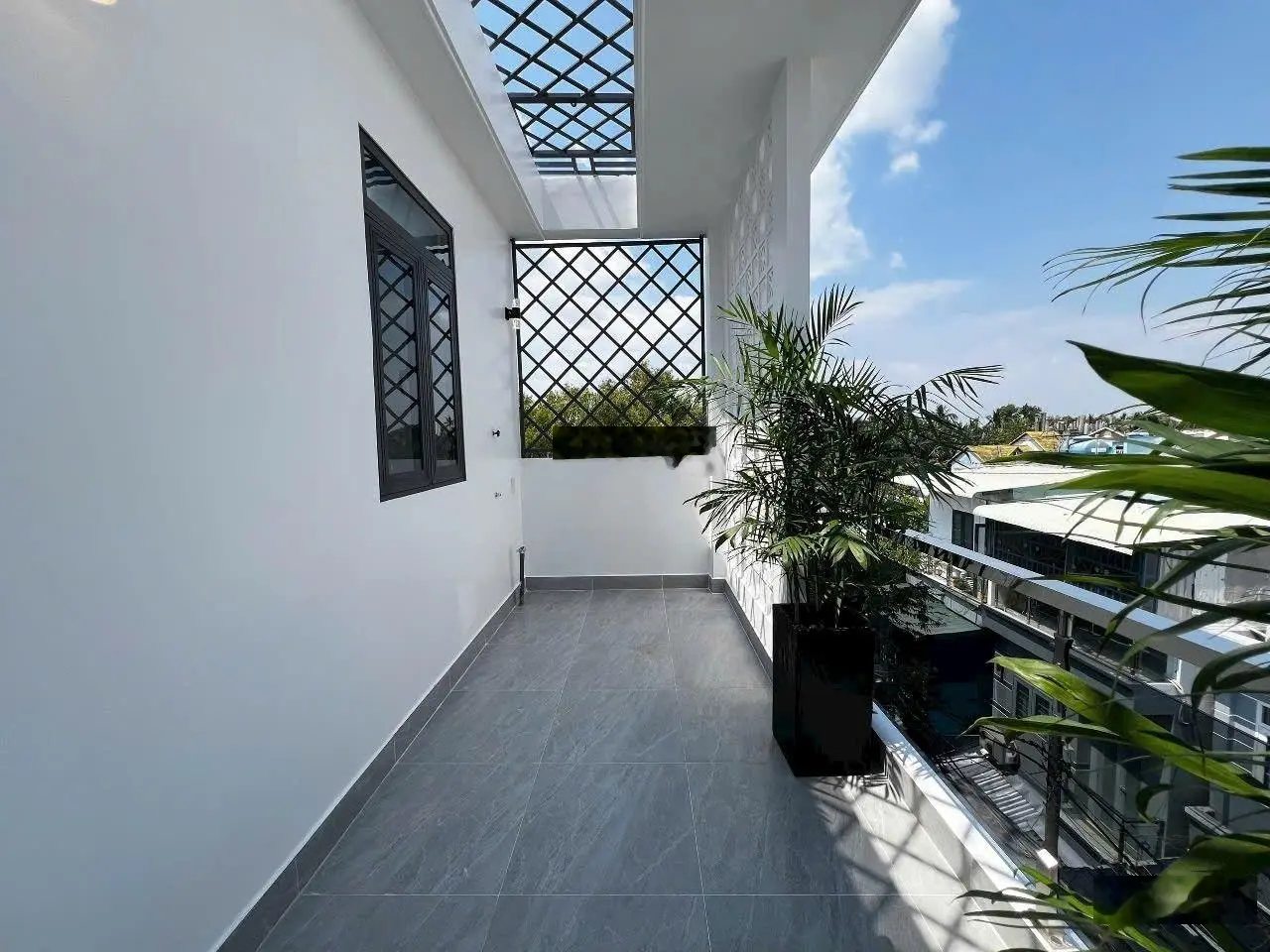Nhà mới xây thiết kế hiện đại xe hơi ngủ trong nhà đường Huỳnh Tấn Phát - TT Nhà Bè