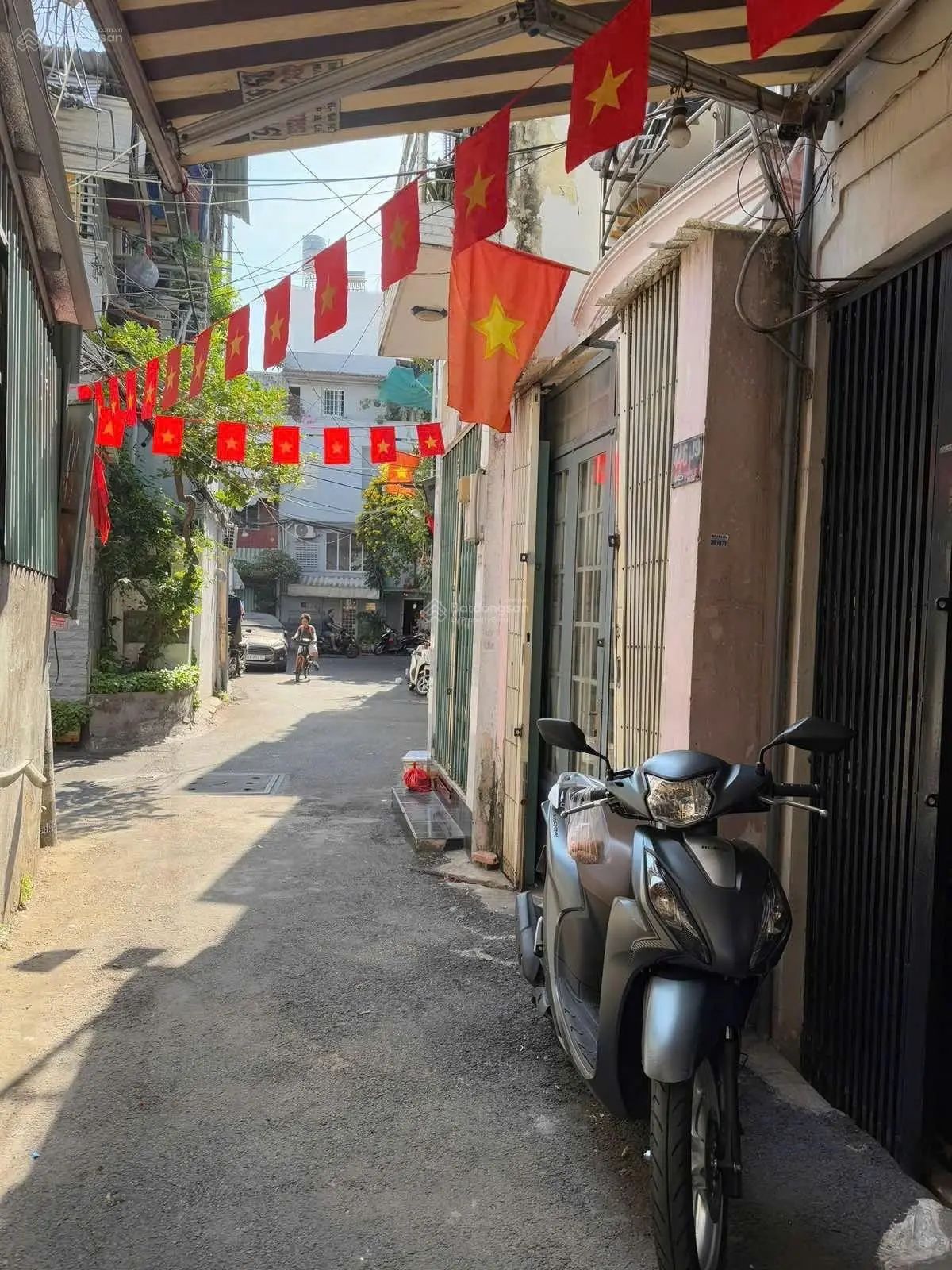 Chính chủ cần bán nhà 3 tầng sát hẻm xe hơi Bùi Đình Túy, P.12