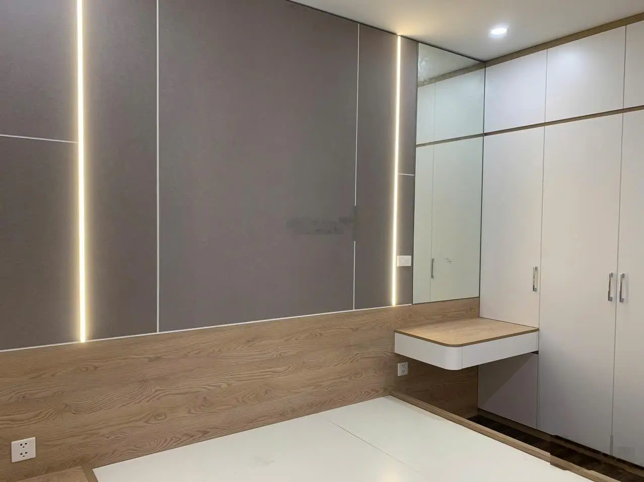 Bán căn 2PN Hoàng Huy Commerce - Toà CML - có nội thất gắn tường. LH: 0902 004 ***