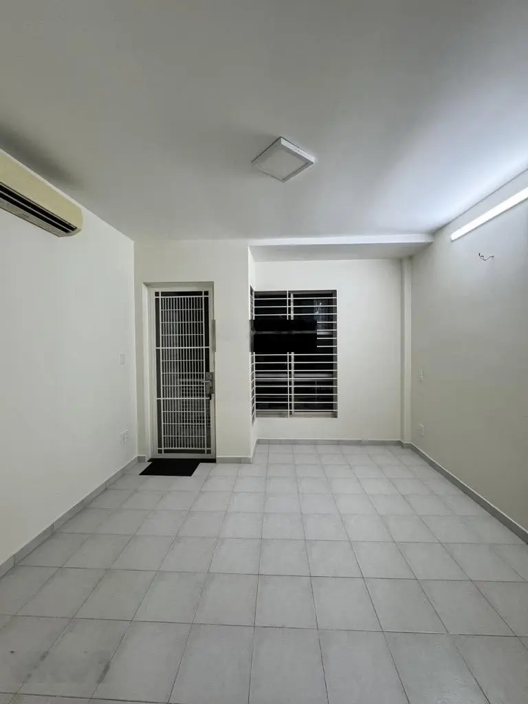 Bán gấp nhà riêng CMT8, Quận 10, 38m2, 2 tầng mới đẹp, hẻm xe hơi đỗ cửa, chỉ nhỉnh 6 tỷ