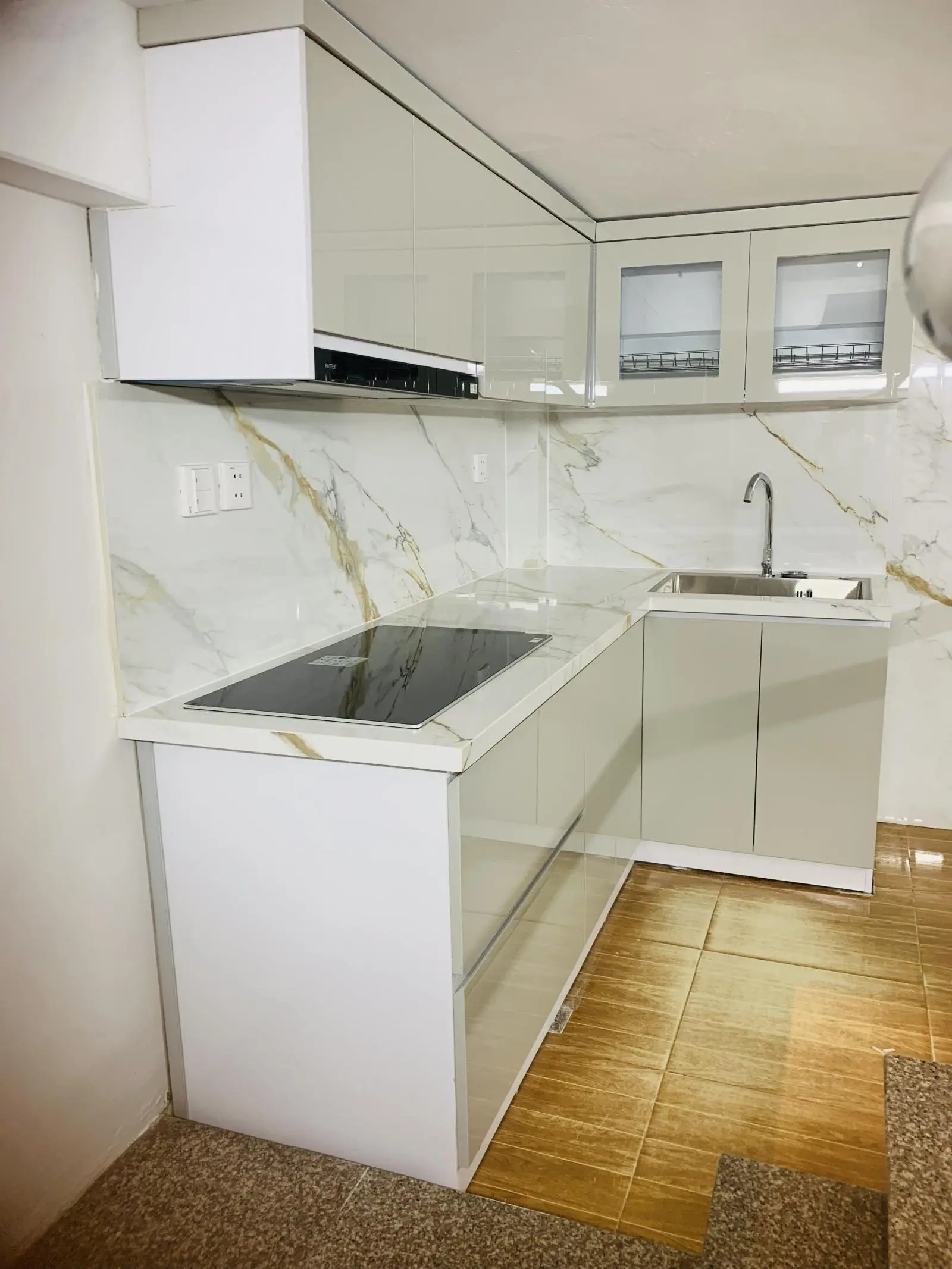 Bán nhà phố võ thị sáu- q. hbt - nhà đẹp - ngõ thông- 10m ra ô tô - 20m2 - 4 tầng - mt 4m - 5.x tỷ