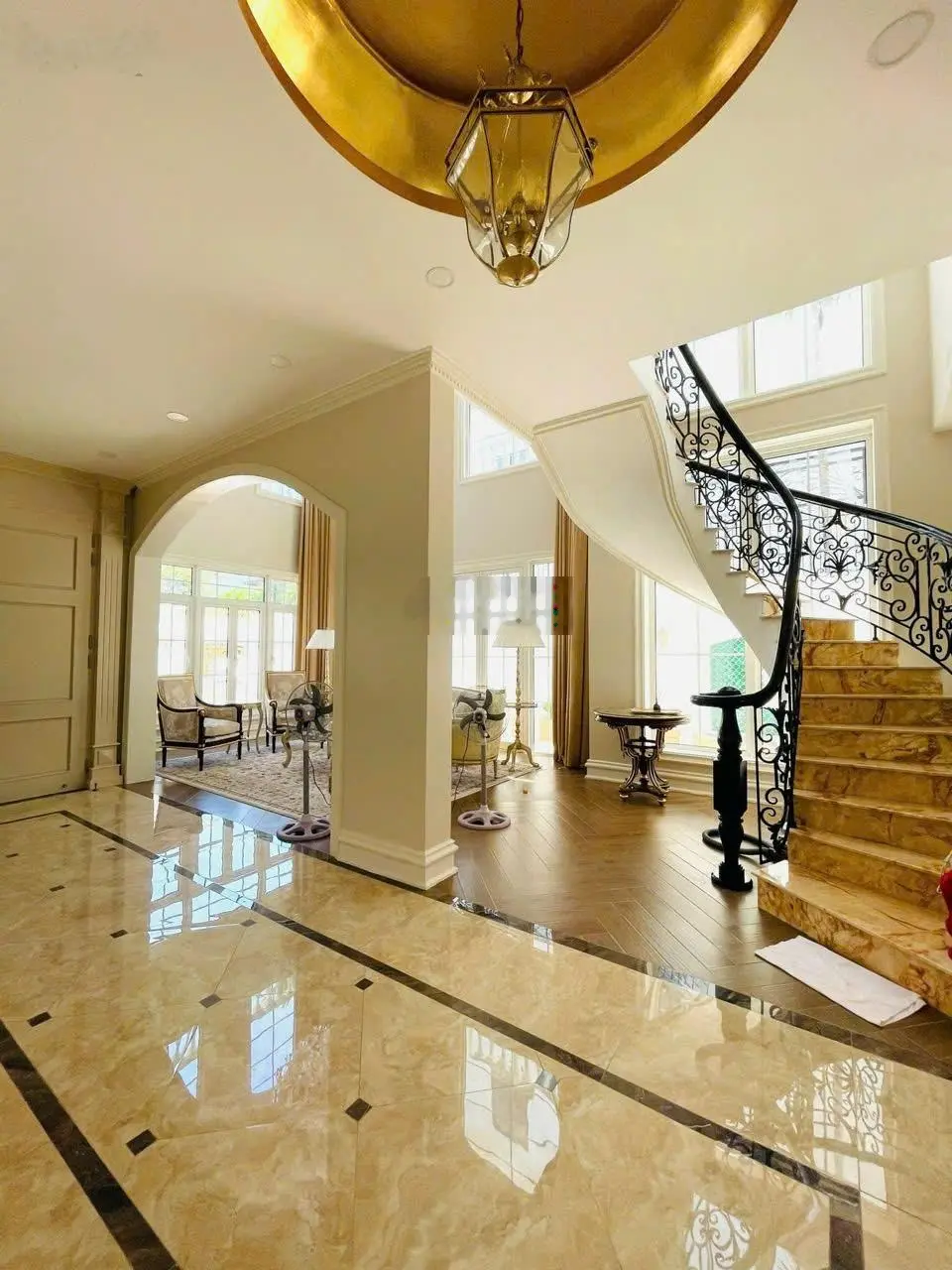 Biệt thự sang trọng phong cách Tân Cổ Điển dt đất 330m2 hướng Tây Nam ngay KDT Phước Hải Nha Trang