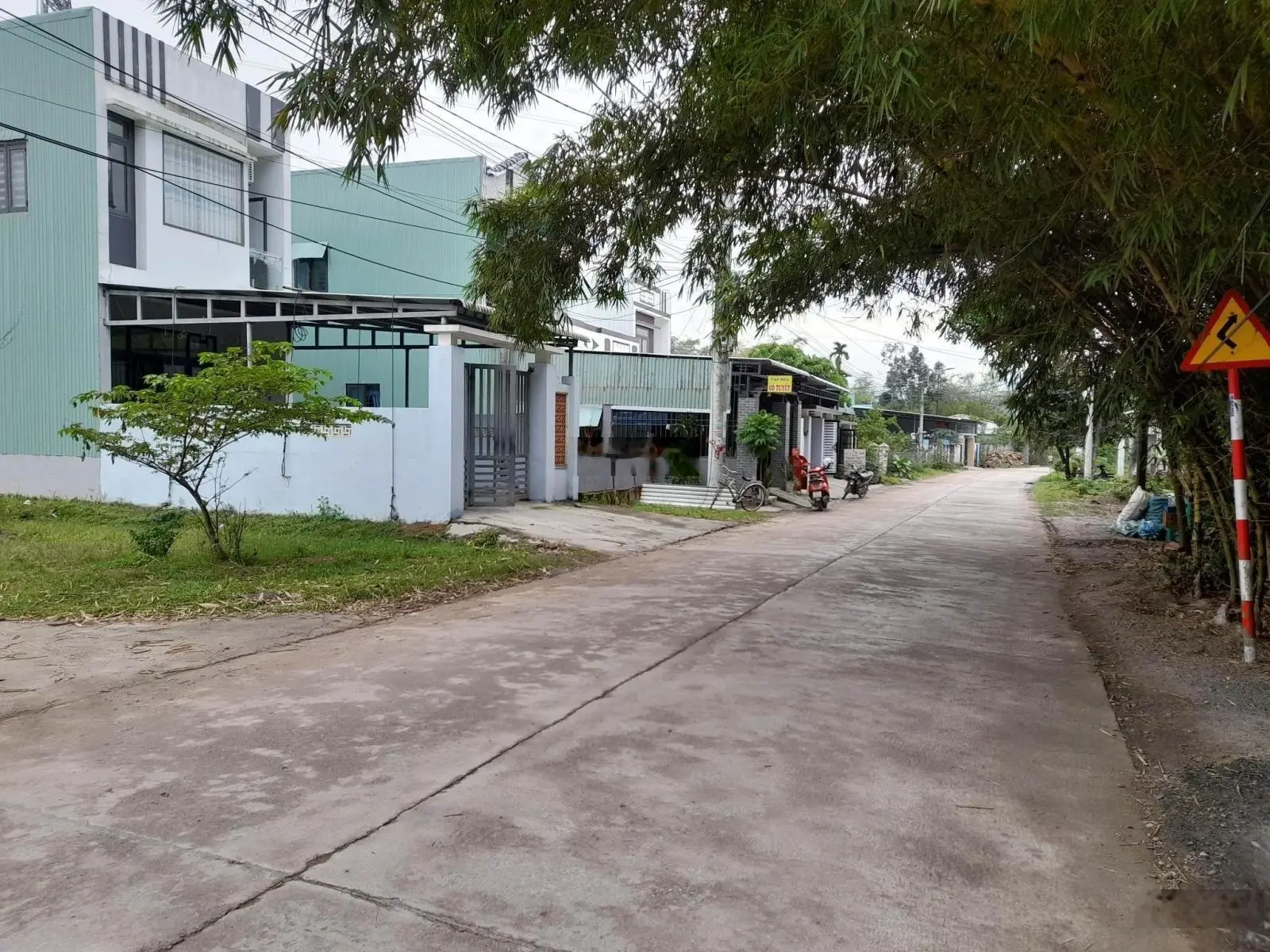 600m2 có 300m2 đất ở suối phía sau, mặt tiền đường 2 làn ô tô DH5