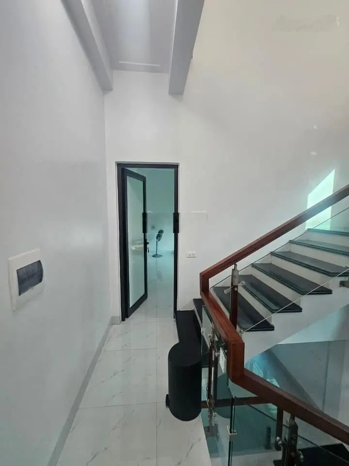 nhà 3 tầng mới tinh về ở vị trí tiện ích đẳng cấp miễn bàn DT 44m đường thông oto Đại mạch ĐA-HN