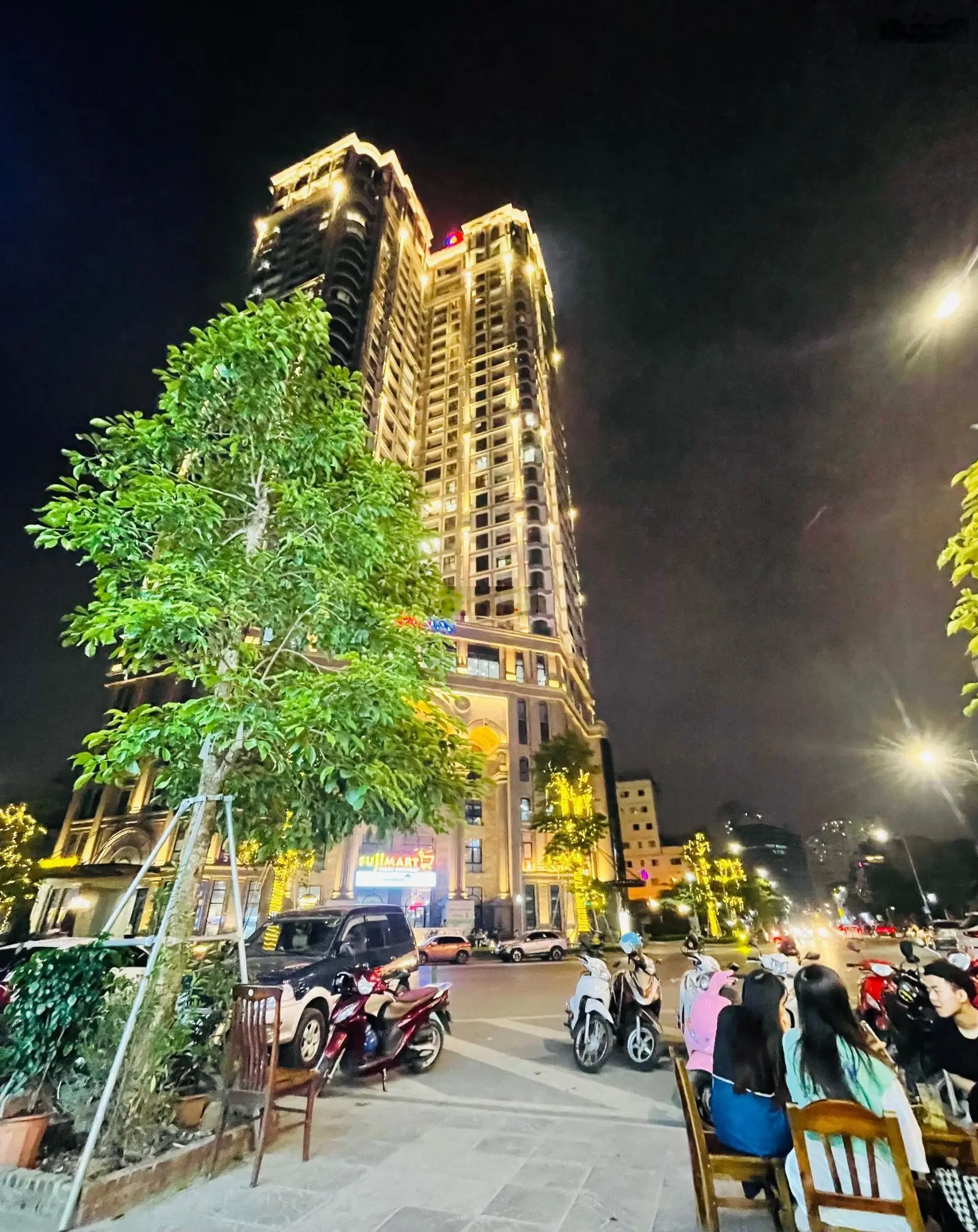 26 tỷ nhỉnh sở hữu luôn toà nhà mặt phố Chùa Láng 85m2*8T MT 5m gara vỉa hè, thang máy, kinh doanh