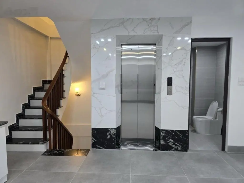 Bán Nhà riêng 42m2, 9,3 tỷ gaza oto thang máy -3 bước đường Hồng Tiến Ngọc Thụy- Chính chủ