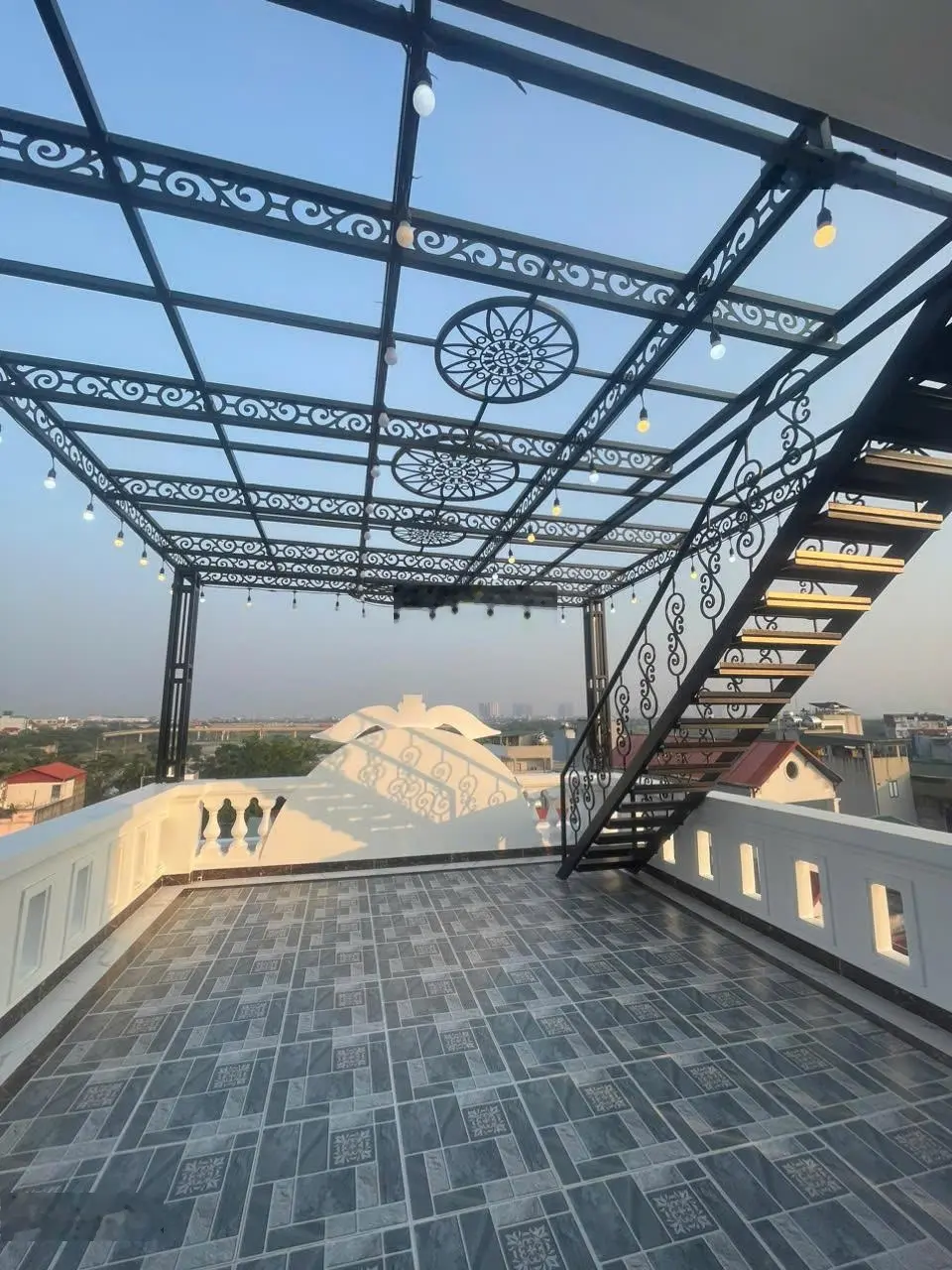 Bán nhà Thạch Bàn 86m2 x 6 tầng, thang máy x 5m mặt tiền đường thông ô tô tránh, kinh doanh