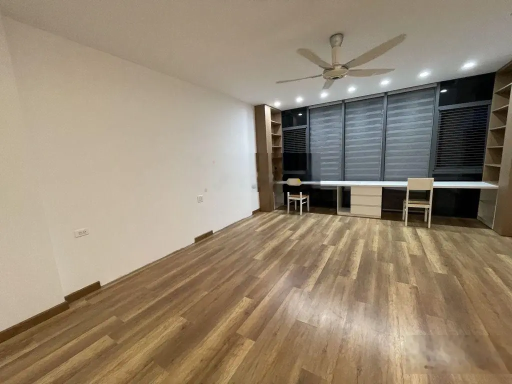 Bán nhà phố Lạc Long Quân 7 tầng thang máy 115m2 mặt tiền rộng gần 6m ô tô tránh, kinh doanh