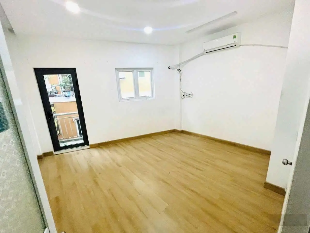 Chủ gửi bán gấp nhà 1 trệt 1 lầu, DT 80m2, ngay chợ Hiệp Bình, SRH, giá chỉ 4.5 tỷ, bao sang tên.
